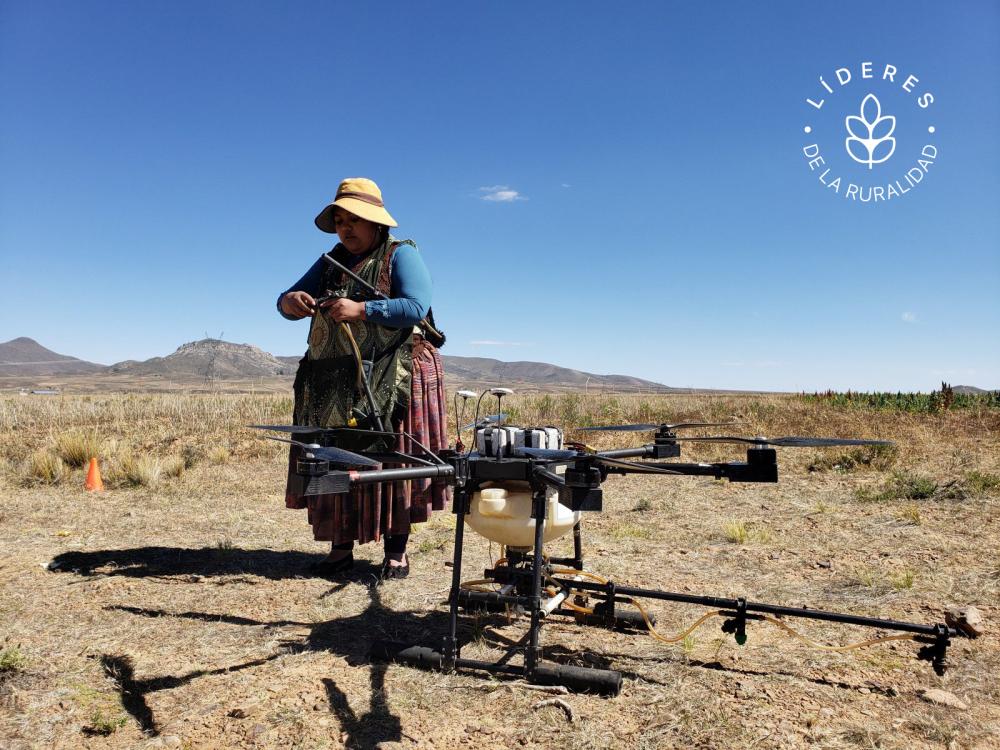 Su labor con las nuevas tecnologías motivó a Yessica a trabajar también por el empoderamiento de las mujeres rurales del Altiplano boliviano, donde muchas veces han encontrado obstáculos para desarrollarse y crecer.