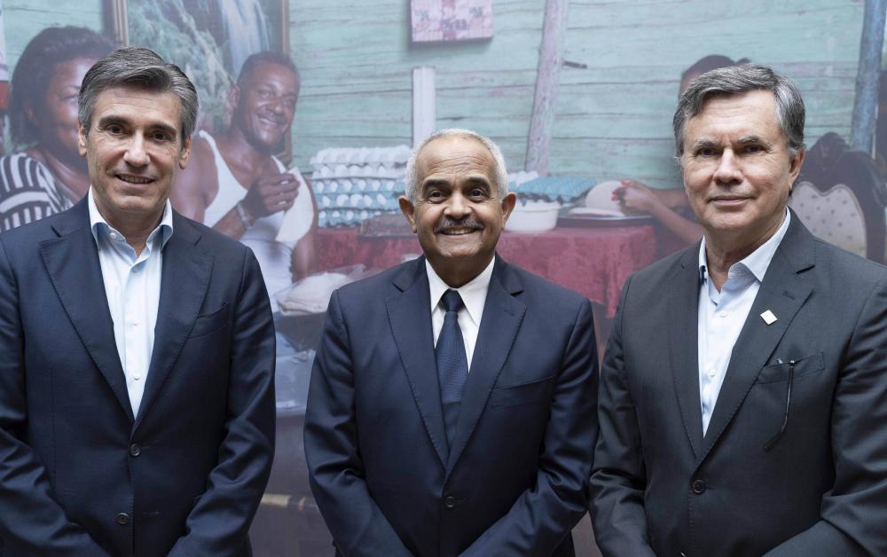 El director general de la FMBBVA, Javier M. Flores; el ministro de Agricultura de República Dominicana, Osmar Benítez; y el Director General del IICA, Manuel Otero.