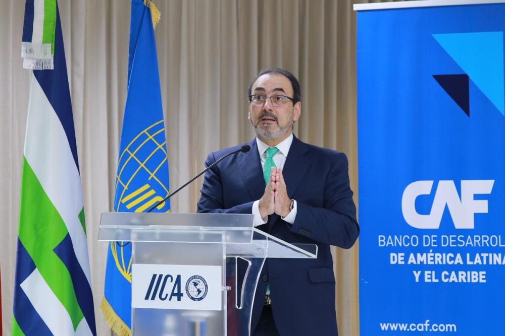 el presidente ejecutivo de CAF, Sergio Díaz-Granados