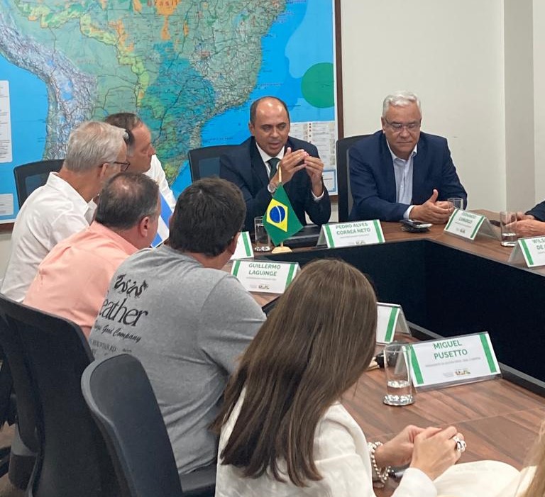 En la sede del Ministerio de Agricultura y Ganadería de Brasil, los productores visitantes conocieron en detalle las políticas públicas agrícolas de ese país y sus avances para reducir las emisiones de gases de efecto invernadero, que son las que causan el cambio climático.