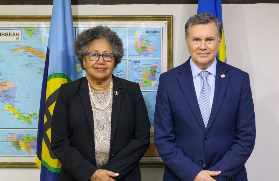 Carla Barnett, Secretaria General de la Comunidad del Caribe (CARICOM), junto a Manuel Otero, Director General del IICA.
