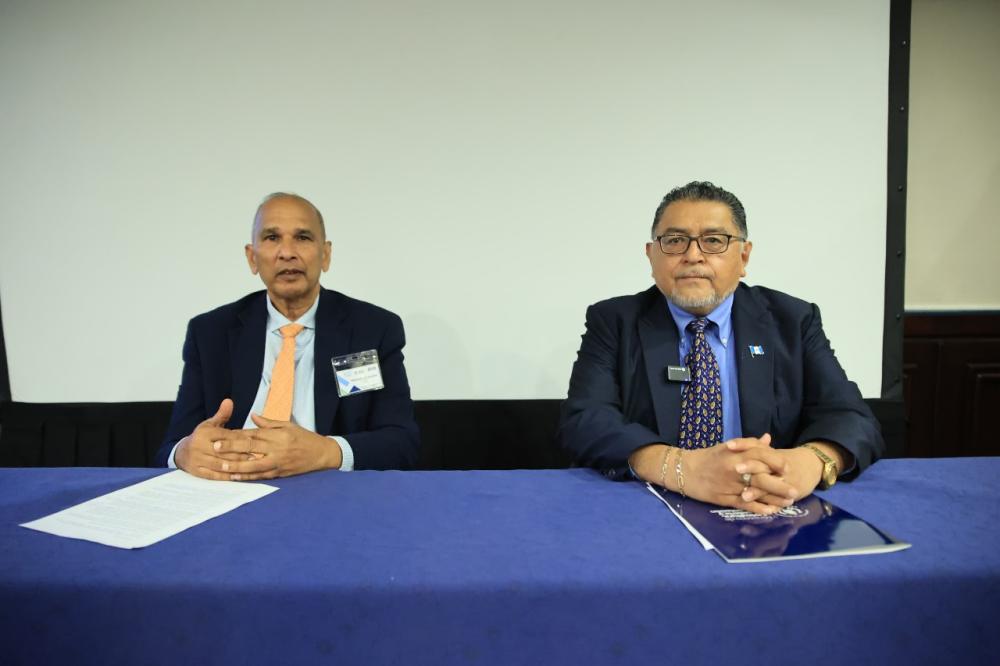 Ministro de Agricultura, Ganadería y Alimentación de Guatemala, Mynor Estrada y Director de Cooperación Técnica del IICA, Muhammad Ibrahim.