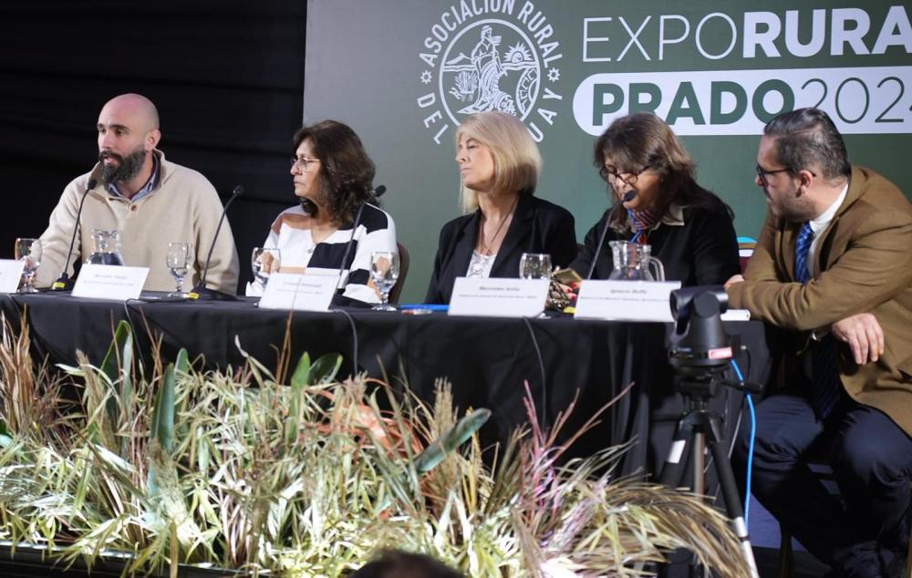 Será a través del curso “Cambio Climático y Recuperación Verde para Mujeres Rurales”, que se presentó en Montevideo durante la Expo Prado, la mayor muestra anual agropecuaria del Uruguay. Tendrá cuatro ediciones y los contenidos de la capacitación son de creación conjunta del Ministerio y el IICA.