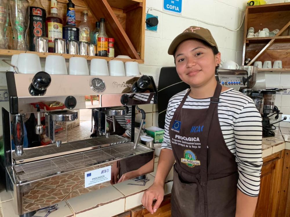 Jenny Azucena Ortiz de Machado, de 20 años, es barista en la cafetería.