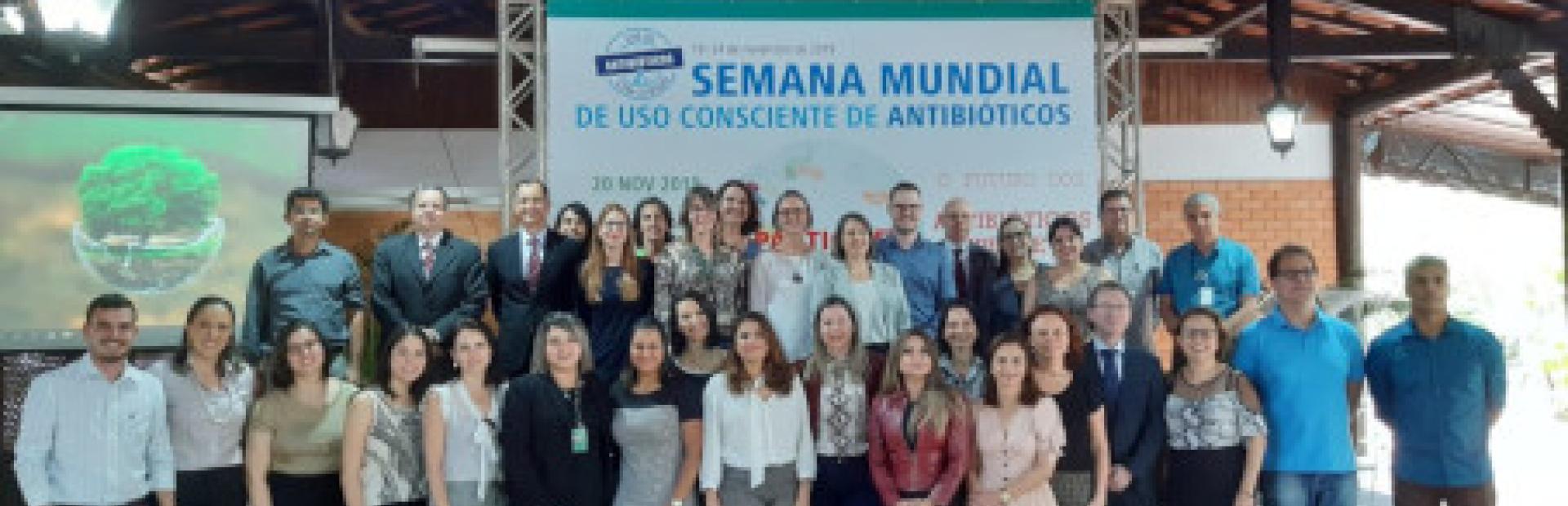 Produtores, pesquisadores, estudantes e especialistas participaram da ação sobre  uso racional de antibióticos