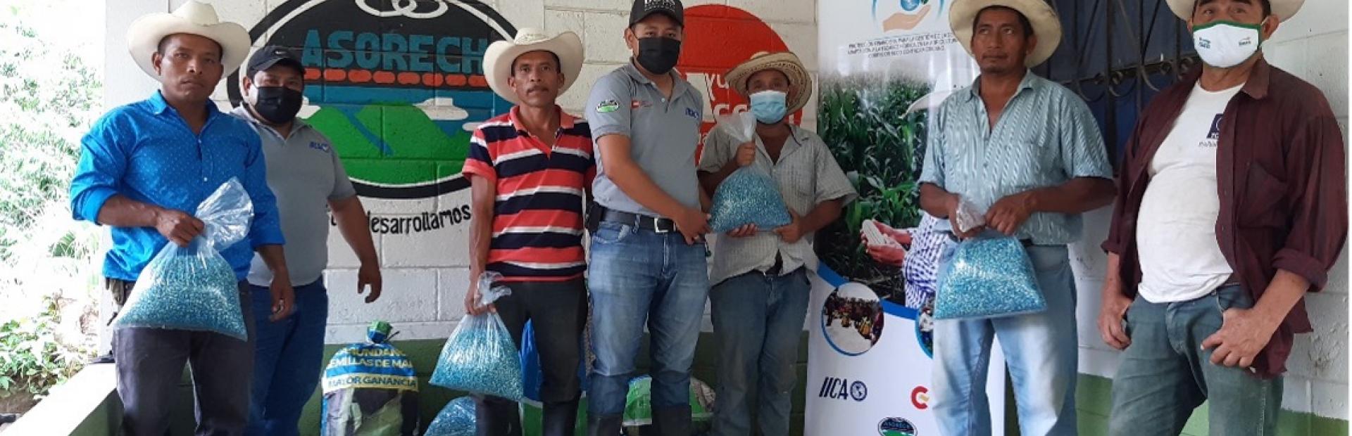 Agricultores reciben Semilla de maíz ICTA B7 