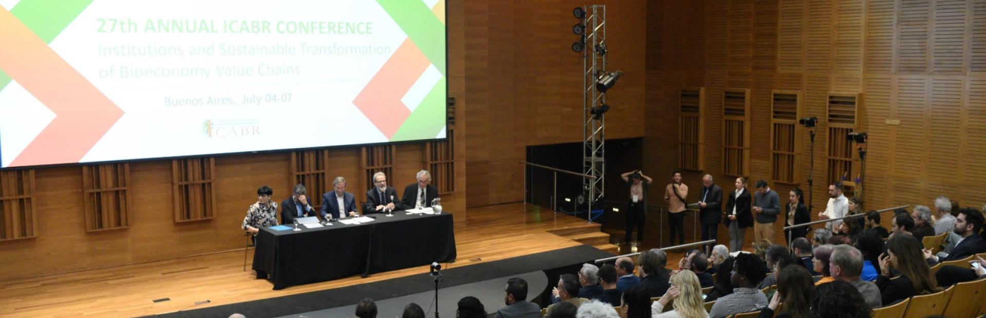 Eminent academics discussed various perspectives on the bioeconomy in the region with representatives from biotechnology, biofuel and bioinput companies, in eight plenary sessions and several workshops.  