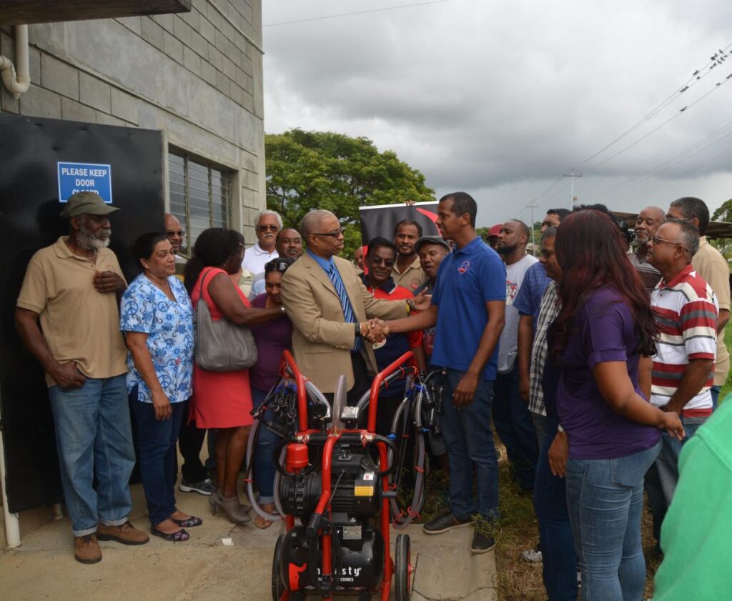 delegation_in_tt_-_handing_over_milking_machine_0