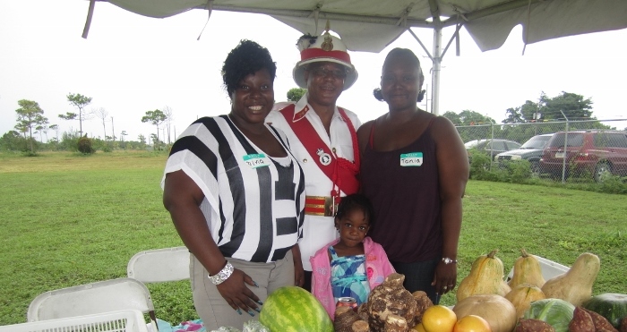 farmers_market_nassau_700x525_0