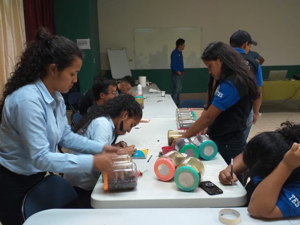 Taller de control biológico de la broca en Santa Bárbara, Honduras