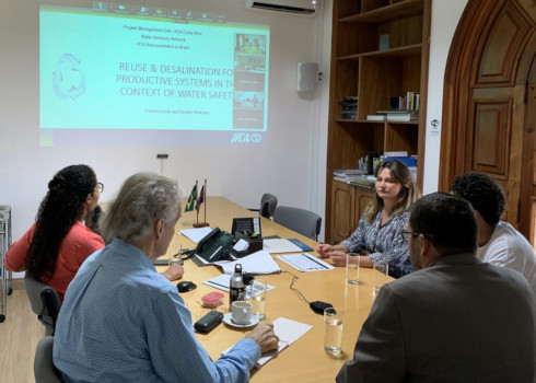 Os webinários, apresentados em espanhol e inglês, levaram um pouco da experiência dos especialistas Cristina Costa e Gertjan Beekman aos integrantes de outras representações do IICA e stakeholders do setor de recursos hídricos de outros países. 