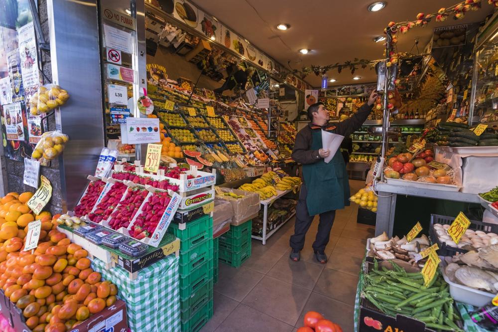 Los temas a tratar en los seminarios se abordarán desde una perspectiva general referida a los impactos económicos, sociales y políticos que hay que anticipar, hasta aspectos específicos que se deberán considerar en las políticas públicas para el sector agroalimentario.