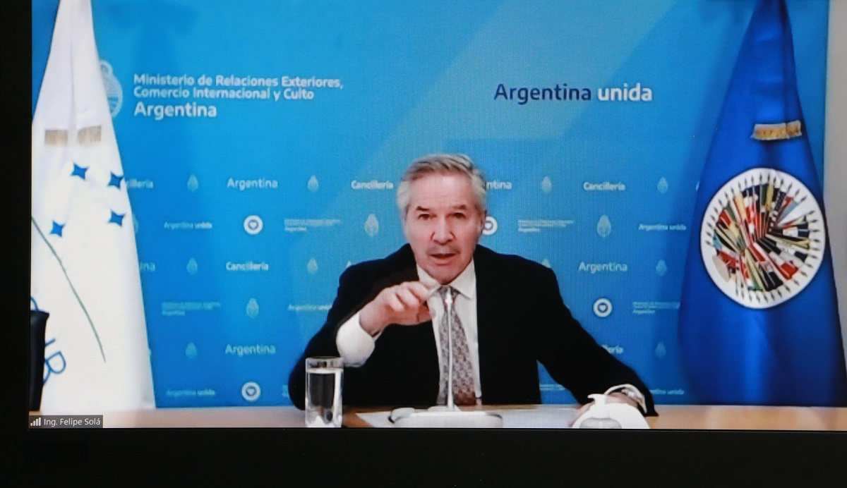 El Ministro de Relaciones Exteriores, Comercio Internacional y Culto de la República Argentina, Felipe Solá, expresó duranta la firma del Memorándum de Entendimientos, que la agricultura está en un proceso de gran cambio, donde la intercooperación es fundamental.  