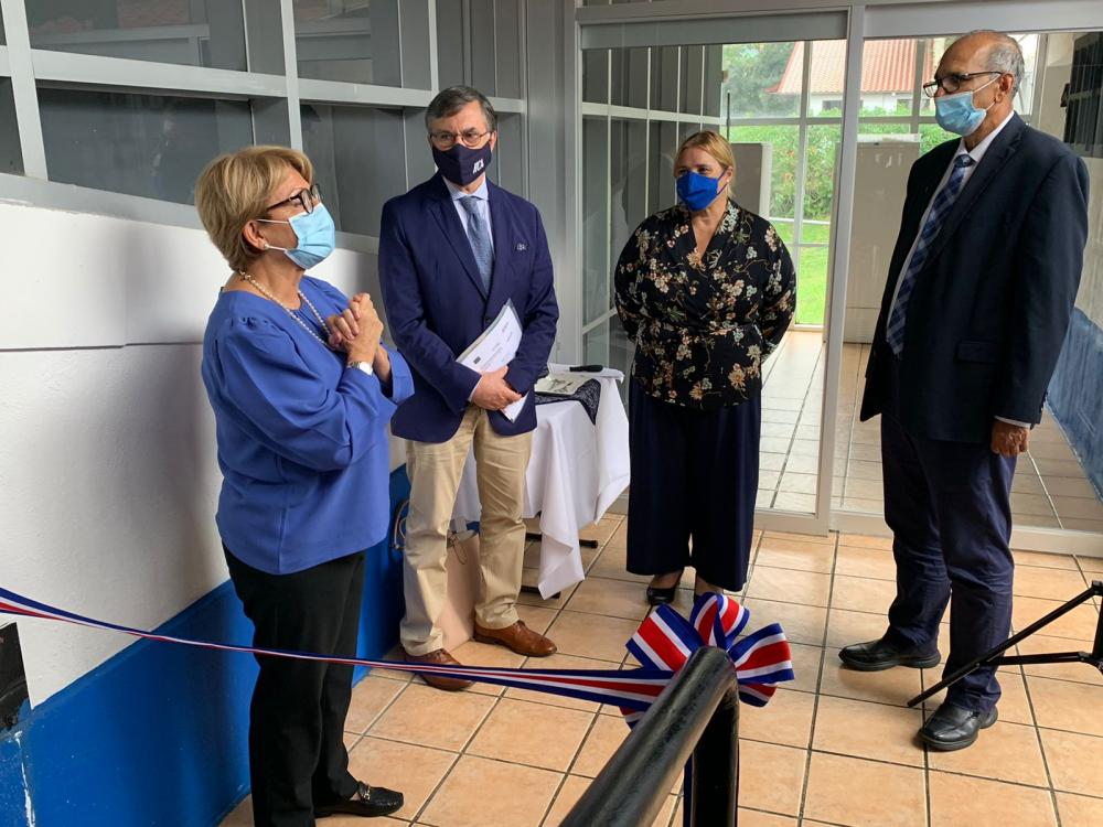 Xinia Chávez, Directora Ejecutiva del ICAFE; Manuel Otero, Director General del IICA, María Antonia Calvo Puerta, Embajadora y Jefa de Delegación de la UE en Costa Rica; y Muhammad Ibrahim, Director General del CATIE, previo a la inauguración del laboratorio. 