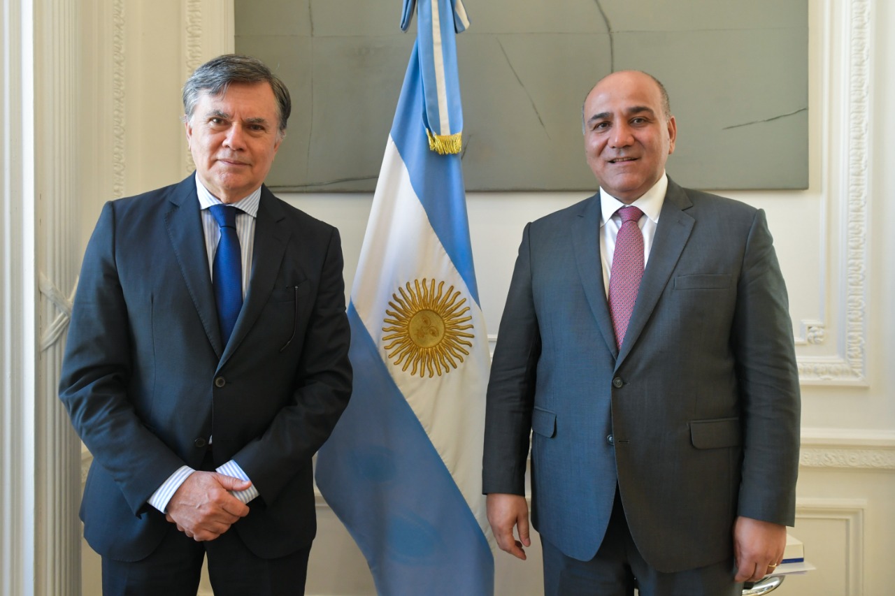 El Director General del IICA, Manuel Otero, y el jefe de Gabinete de Ministros de la Argentina, Juan Manzur, exploraron cómo profundizar la asistencia técnica, transferencia de tecnologías y conocimientos de Argentina, con el IICA como puente, en beneficio de otras subregiones del continente que padecen preocupantes niveles de inseguridad alimentaria.