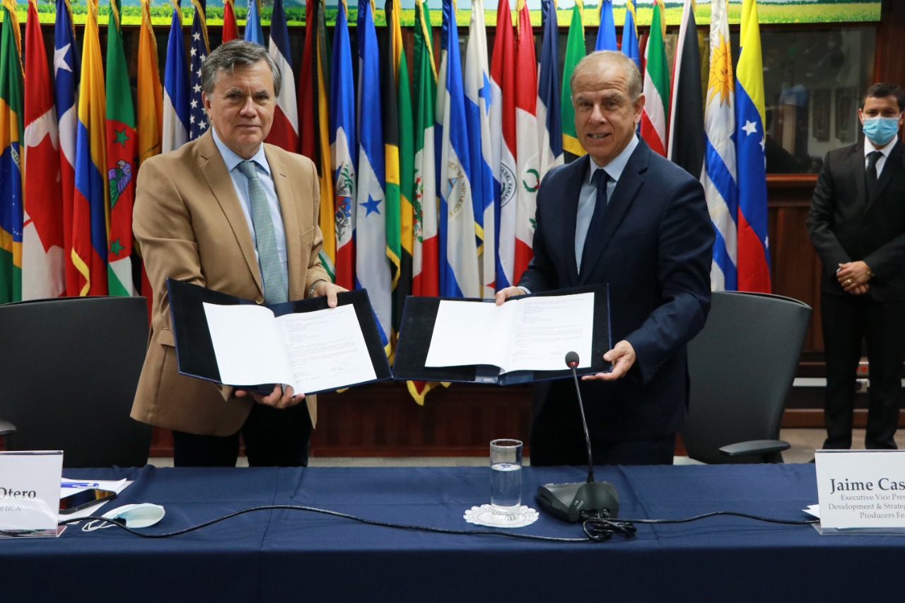 Director del IICA, Manuel Otero, y Vicepresidente Ejecutivo de USDEC, Jaime Castañeda.