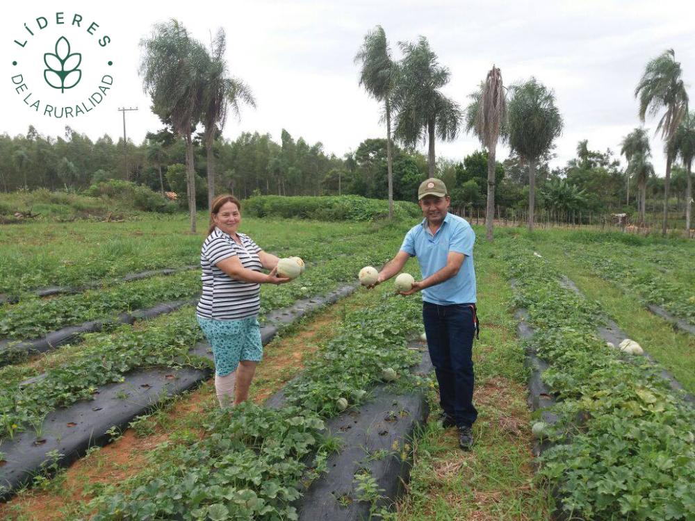 Hoy siente que, al haber vuelto a la agricultura, redescubrió su verdadera vocación. No sólo porque todos los días produce frutas como melón y fresa y hortalizas como tomate, pimiento, melón, zapallito y pepino, sino porque es una verdadera líder en su comunidad.