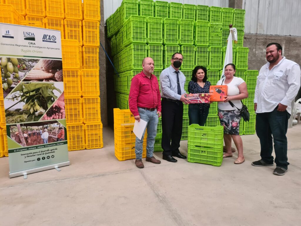 Entrega de equipo e insumos a los proveedores de PAE.