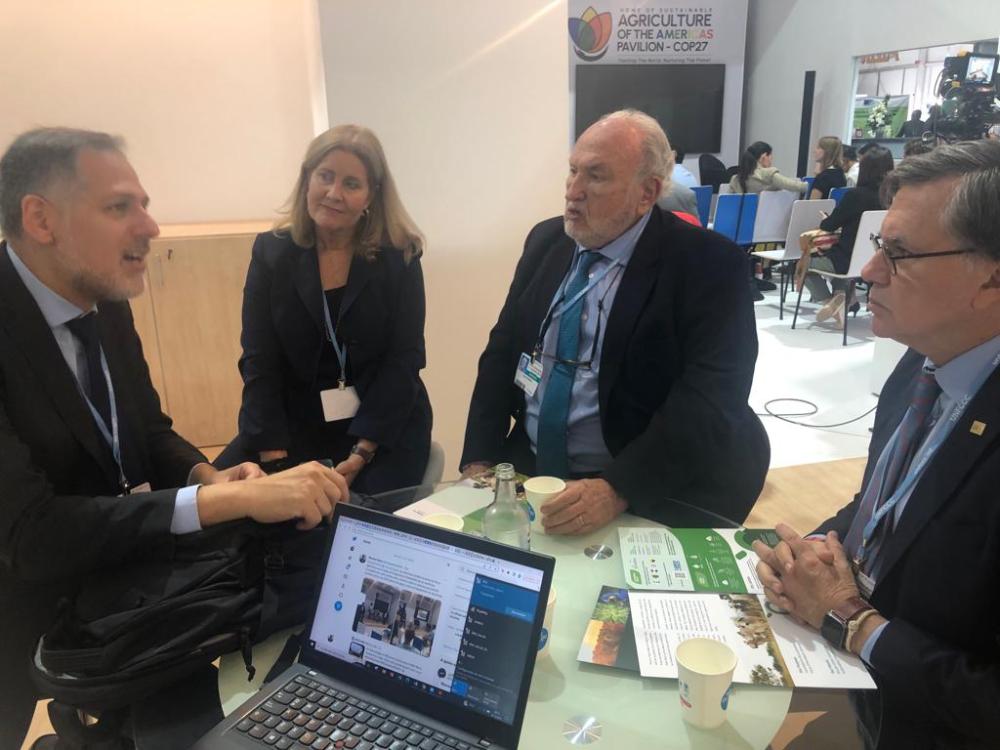 Eduardo Bastos, CEO de Mycarbon, de MinervaFoods, en la Casa de la Agricultura Sostenible de las Américas.