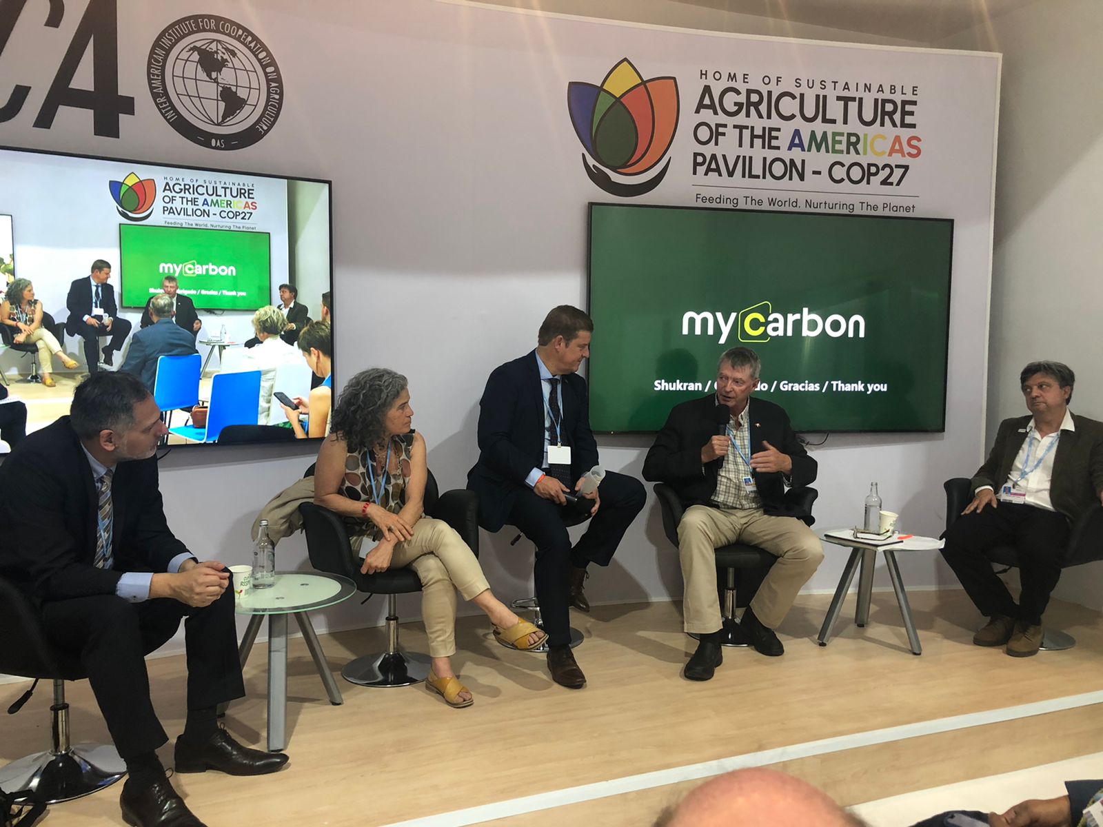 Eduardo Bastos, CEO de My Carbon; Cecilia Jones, coordinadora de la Unidad de Sostenibilidad y Cambio Climático del Ministerio de Ganadería, Agricultura y Pesca de Uruguay; Cristian Feldkamp, Director Ejecutivo de AACREA y moderador del evento; Bob Lowe, Presidente de la Asociación Canadiense de Ganaderos; y Marcelo Torres, vicepresidente de AAPRESID.