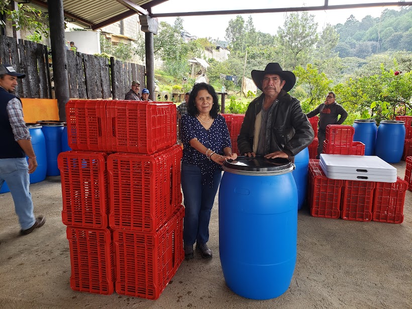 Don José Guerra agradeciendo por las capacitaciones y los bienes recibidos