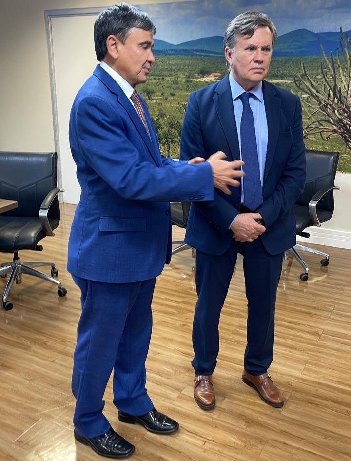 Junto al ministro de Desarrollo Social, Wellington Dias, el Director General del IICA, acompañado por su Asesor Especial, Jorge Werthein, conversó sobre experiencias internacionales útiles para un país del tamaño de Brasil y sobre programas de adquisición de alimentos, con el objetivo y la preocupación común de contribuir a bajar los altos niveles de hambre y de inseguridad alimentaria en el mayor país latinoamericano.