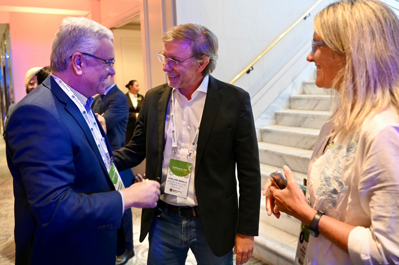 Representante del IICA en la Argentina, Fernando Camargo; el Secretario de Agricultura, Ganadería y Pesca de Argentina, Juan José Bahillo; y María “Pilu” Giraudo, miembro argentina de GFN y una de las promotoras del encuentro.