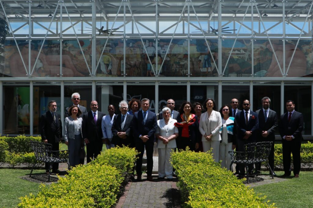 1.	The ambassadors visited IICA Headquarters in San Jose and also endorsed the institutional transformation process spearheaded by the Director General, Manuel Otero.