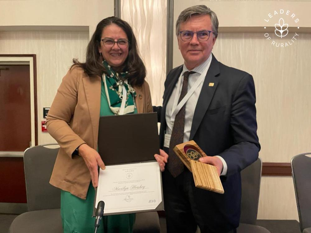 Marilyn Hershey with IICA Director General Manuel Otero.