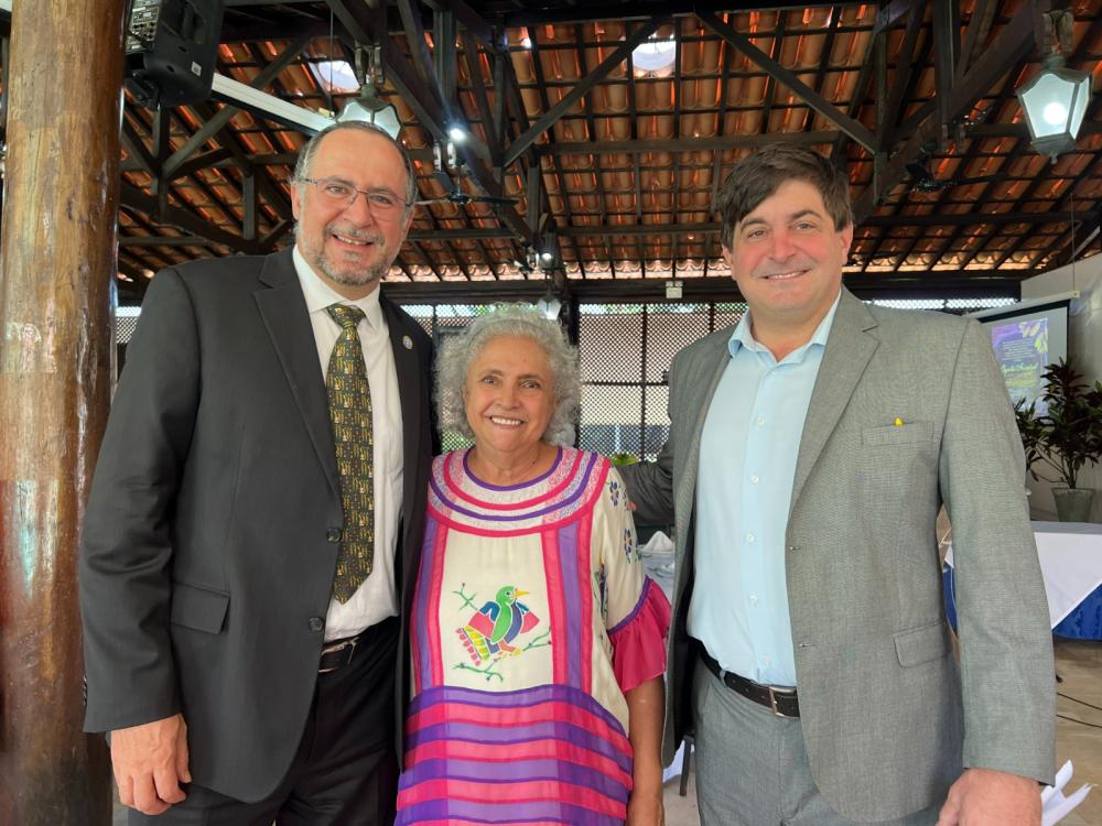 Rafael Zavala, Laura Esquivel e Gabriel Delgado