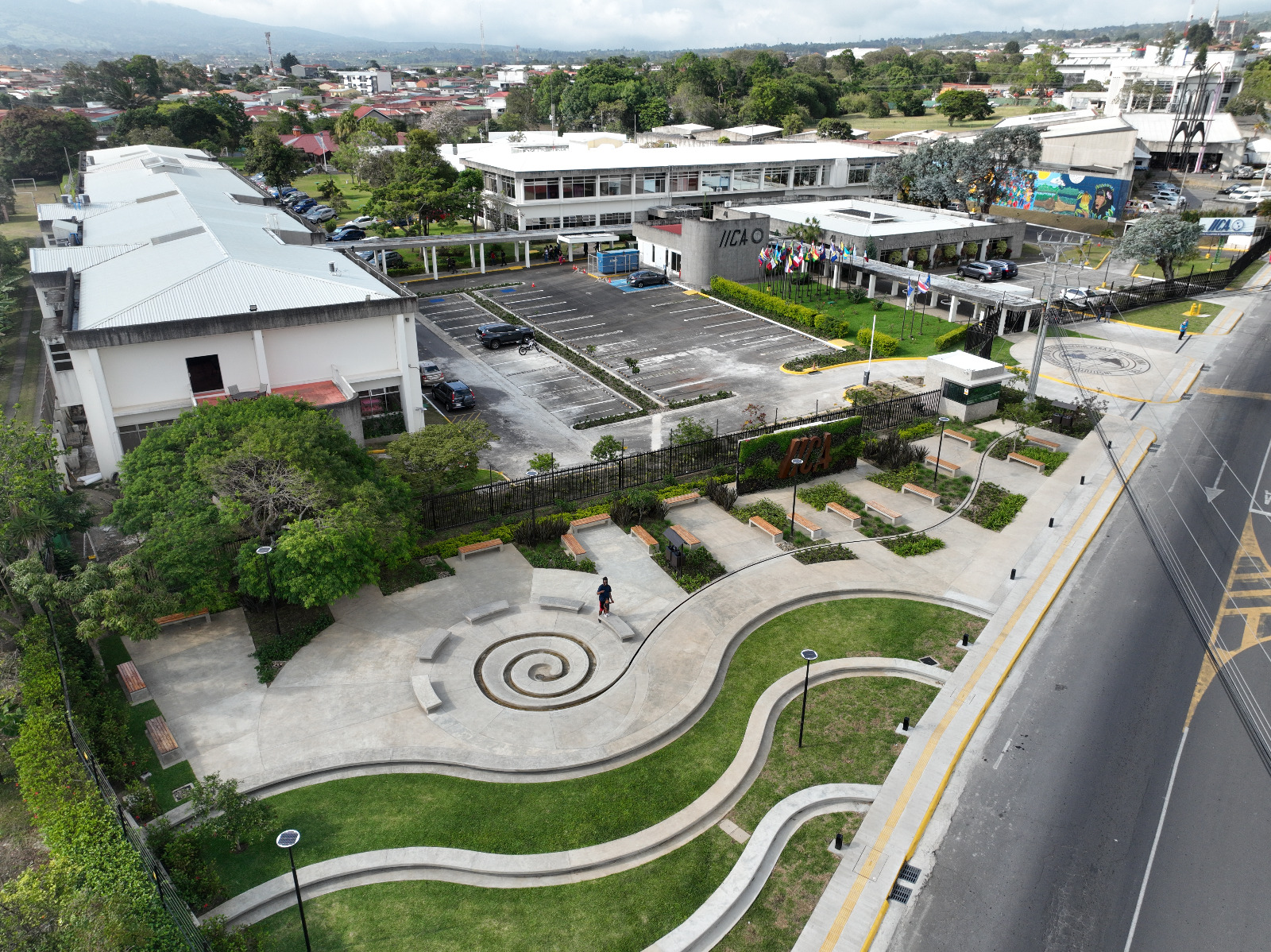 Tanto la Sede Central como la Representación del Instituto en Costa Rica, ubicadas en Coronado, San José, obtuvieron el reconocimiento de carbono neutral en la categoría organizacional del Programa País Carbono Neutralidad Costa Rica.