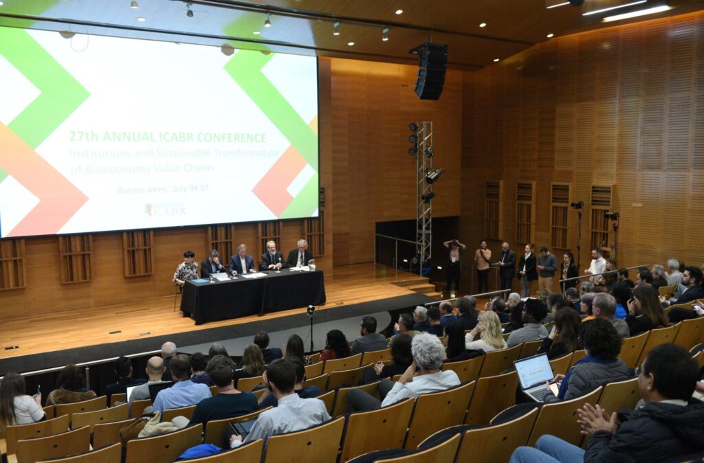 Eminent academics discussed various perspectives on the bioeconomy in the region with representatives from biotechnology, biofuel and bioinput companies, in eight plenary sessions and several workshops.