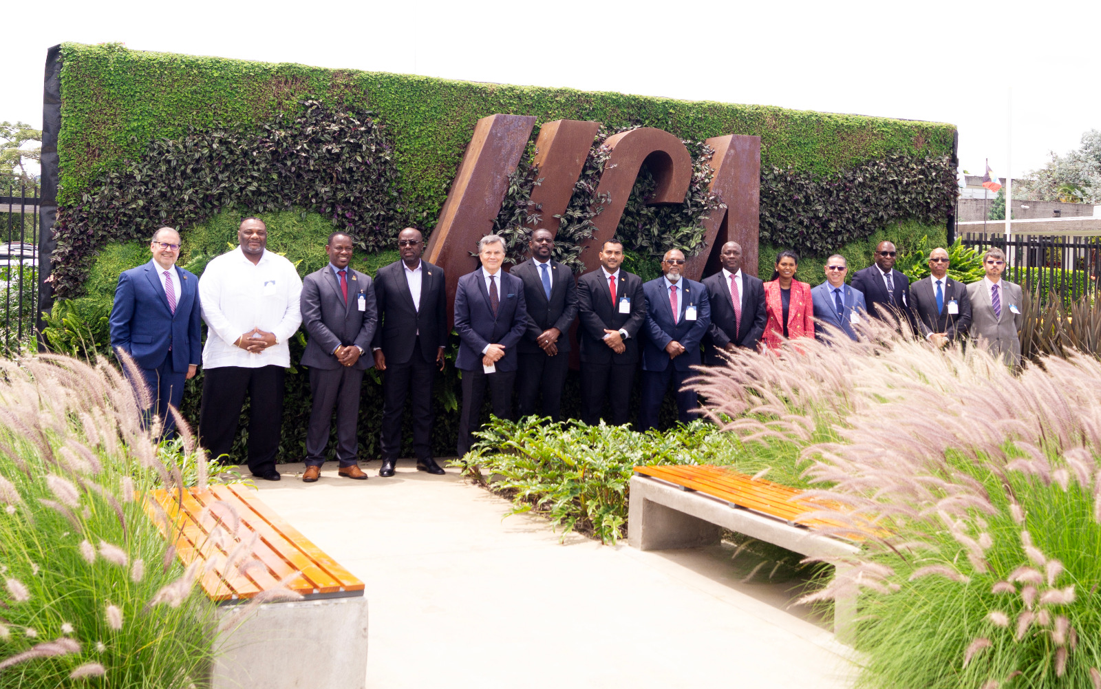 En la Sede Central del IICA, en San José, Costa Rica, los ministros de Agricultura del Caribe reconocieron el trabajo del Instituto y sus resultados, para afrontar los desafíos que implica producir en esa región, utilizando las mejores herramientas científicas y tecnológicas que permitan reducir la inseguridad alimentaria y enfrentar y mitigar la crisis climática.