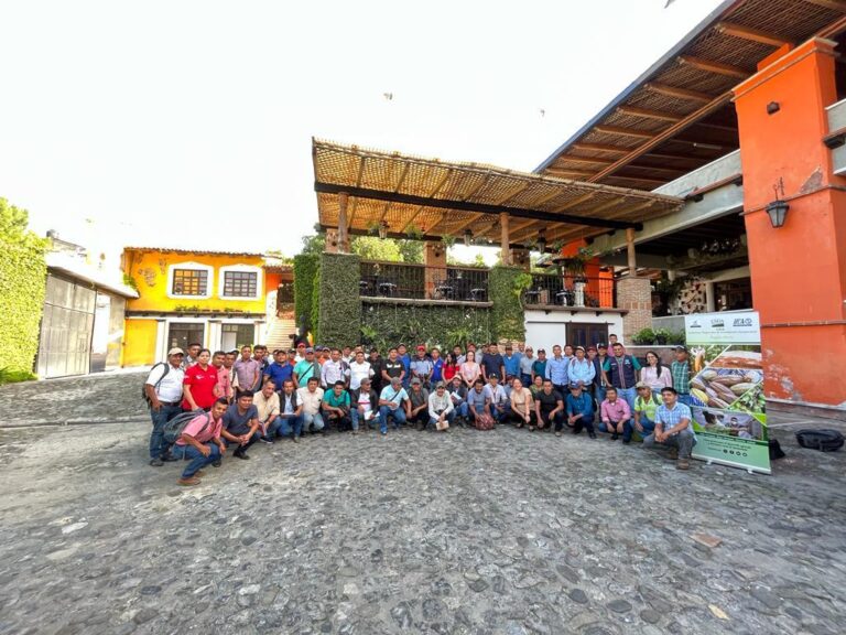 Productores y extensionistas del MAGA, HEIFER y Mercy Corps se capacitan