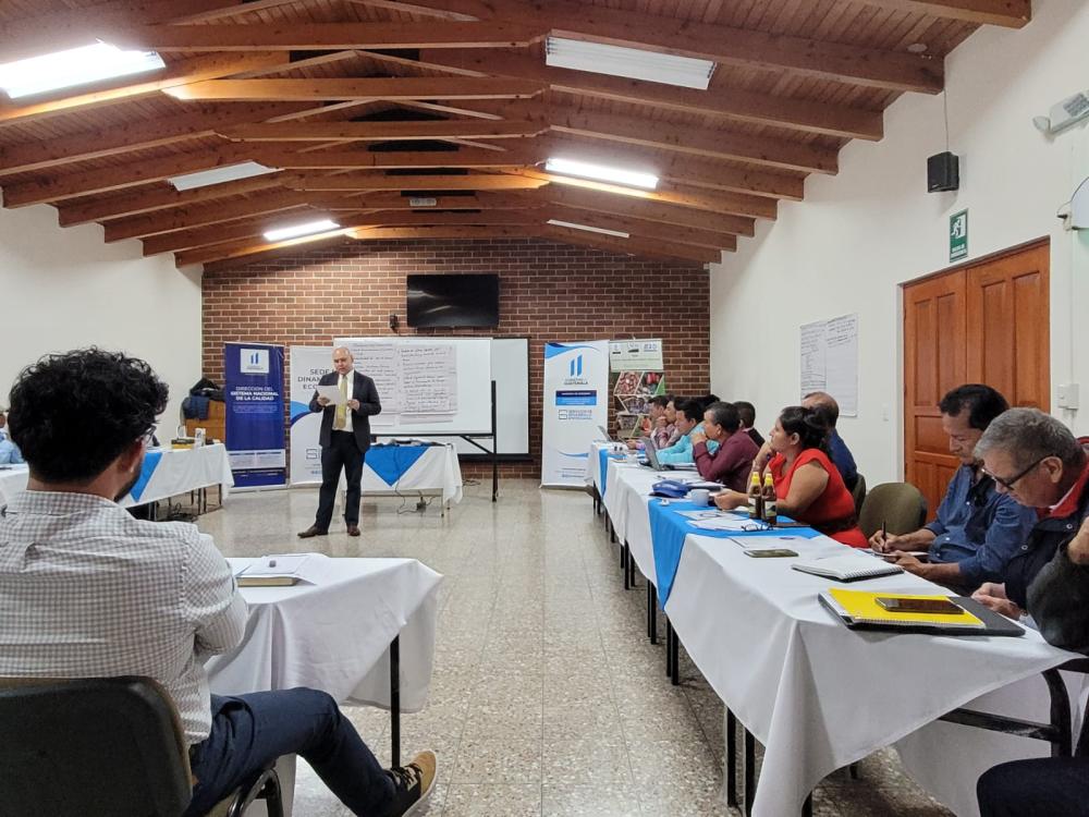 Representantes de asociaciones de productores se hacen presentes en la reunión 