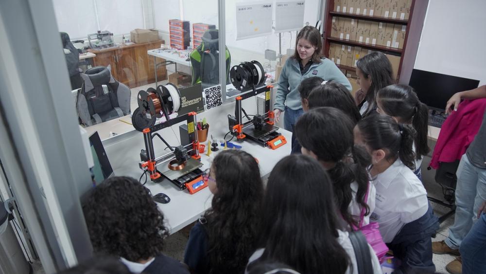 el Laboratorio de Fabricación Digital e Innovación Comunitaria (FabLab-LINC)