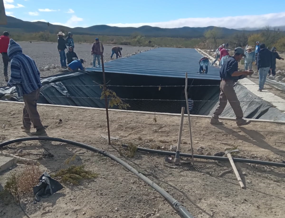 El proyecto pretende fortalecer las capacidades públicas y privadas de gestión hídrica en zonas semiáridas, estableciendo y operando una vitrina tecnológica sobre alternativas de captación de agua pluvial, y su uso eficiente para producir alimentos, tales como huertos familiares, producción de nopal y ganadería bovina y caprina.