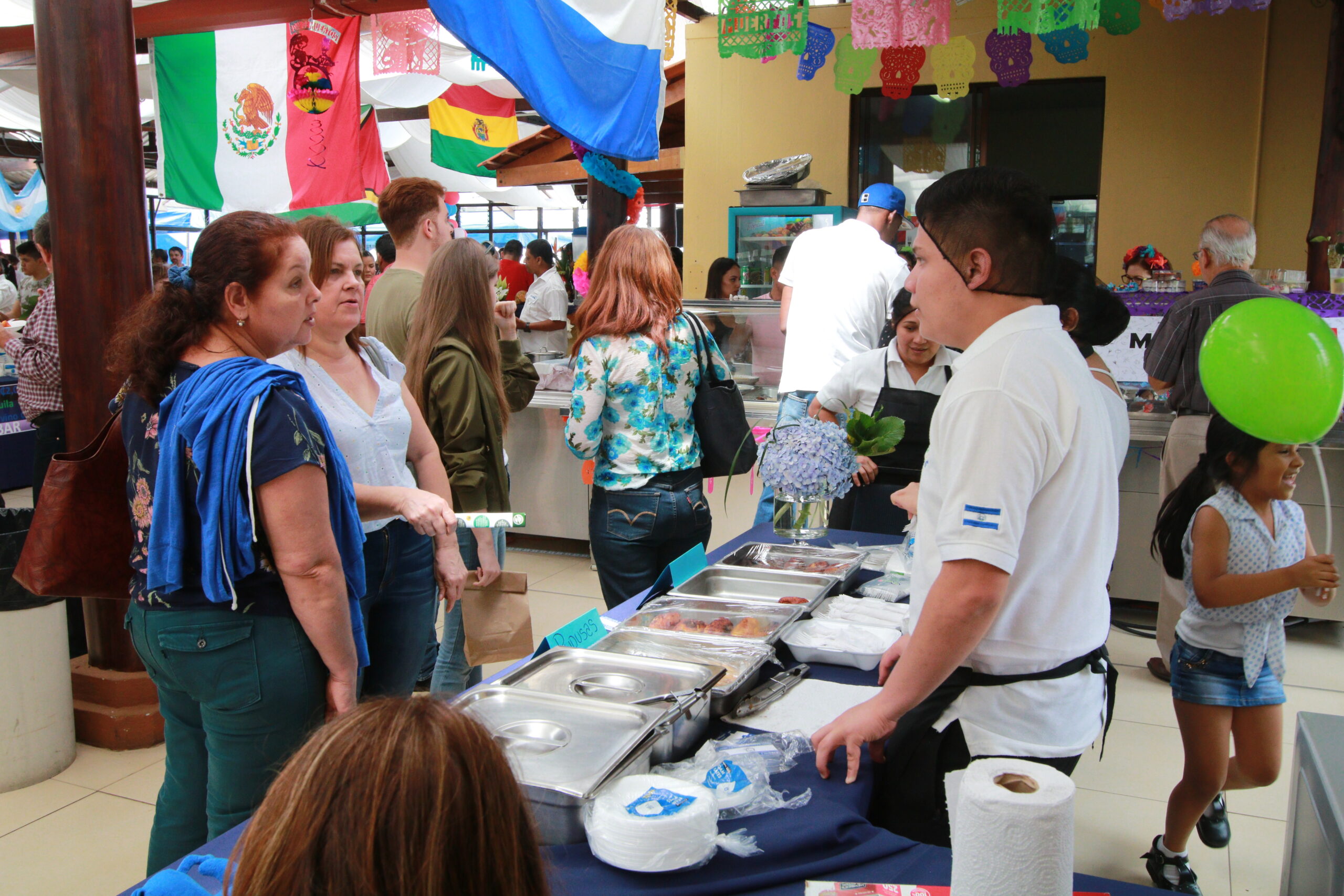 Para ingresar a la feria se deben cancelar 2.000 colones; menores de 12 años y personas mayores de 70 años entran gratis. El precio de las comidas será a partir de los 1.000 colones.