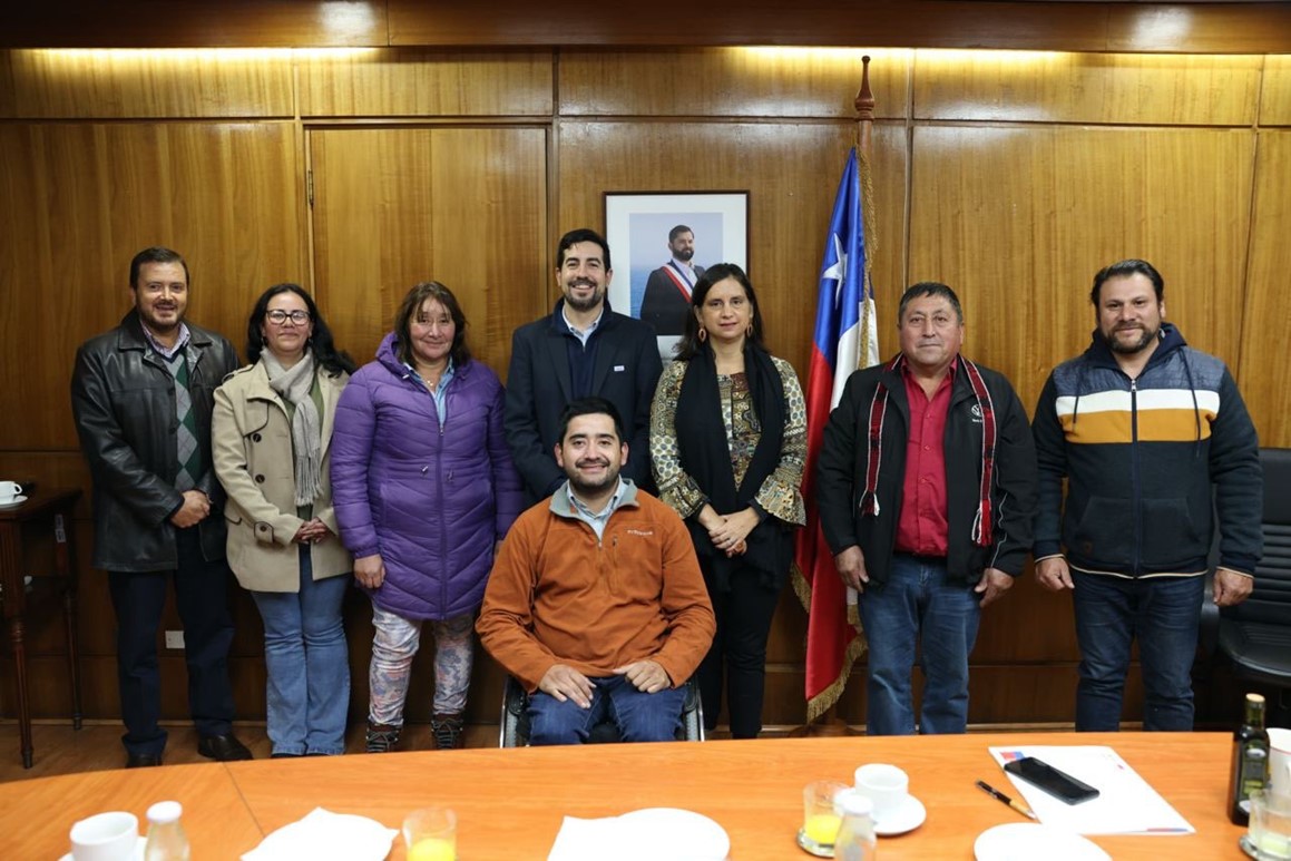 Hernán Chiriboga, Representante en Chile del IICA; Macarena Valdés y Bernarda Salazar, Líderes Rurales de las Américas; Santiago Rojas, Director Nacional del INDAP; Ignacia Fernández; Subsecretaria de Agricultura de Chile; y los Líderes Rurales Emilio Sepúlveda, Marco Aceituno y Alfredo Carrasco.