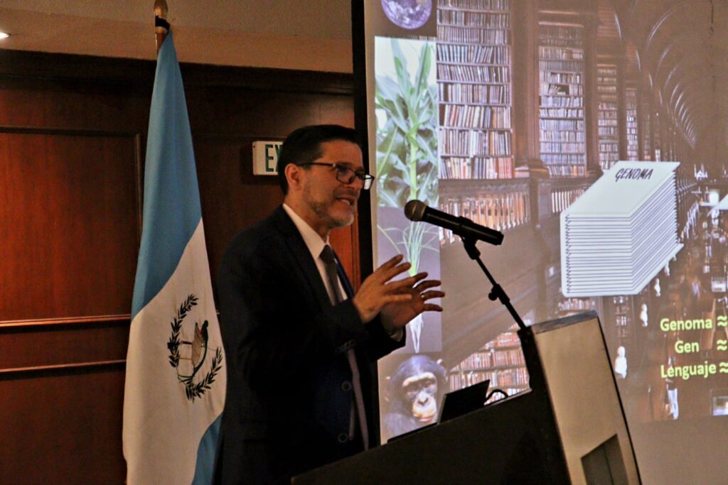 El Dr. Pedro Rocha, especialista internacional en biotecnología.