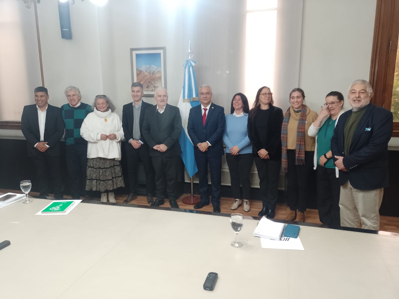 José Muñoz, Líder de la Ruralidad de las Américas, Ignacio Hernaiz, asesor de Relaciones Institucionales del IICA para el Mercosur; Andrea Izzo Capella; Líder de Ruralidad; Agustín Tejeda, Subsecretario de Mercados Agroalimentarios de la Nación; Fernando Vilella, Secretario de Bioeconomía; Fernando Camargo; Representante del Instituto en Argentina; Alina Ruiz y Patricia Gorza; otras de las Líderes Rurales; Carolina Pivetta y Ana Echeverri, coordinadora y administradora del IICA Argentina; y Pablo Nardone, Subsecretario de Bioeconomía.