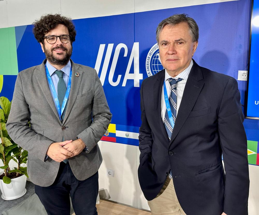 Antón Leis García, Director de la Agencia Española de Cooperación Internacional para el Desarrollo (AECID); y Manuel Otero, Director General del IICA.