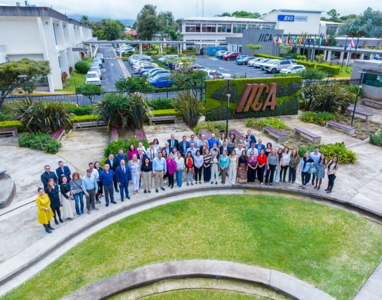 La Asociación de las Industrias de Alimentación Animal de América Latina y el Caribe (Feedlatina) y el Instituto Interamericano de Cooperación para la Agricultura (IICA) promovieron, en un encuentro participativo de autoridades de salud animal, la armonización y alineación de procesos normativos en nutrición animal con el objetivo de facilitar el comercio y mejora de la eficiencia regulatoria.