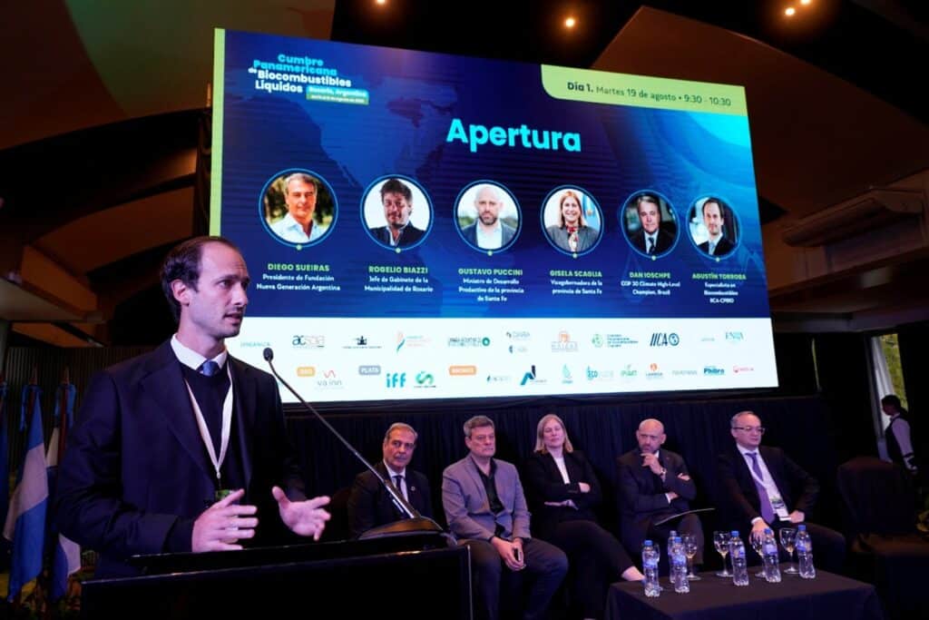 Líderes internacionales inauguran la Cumbre Panamericana de Biocombustibles Líquidos, destacando el papel de los biocombustibles en la transición hacia una movilidad sostenible.
