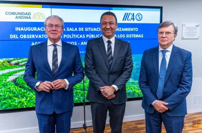 nauguración de la Sala de Situación y lanzamiento del Observatorio OPSAa Andino: líderes institucionales presentan herramientas clave para fortalecer los sistemas agroalimentarios en la región andina. Evento oficial de la Comunidad Andina e IICA con enfoque en políticas públicas agrícolas.