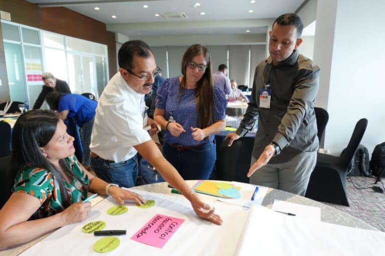 El encuentro combinó teoría, dinámicas participativas y prácticas, con el objetivo de robustecer las medidas de prevención y control mediante la participación informada y activa de los actores locales en los países.