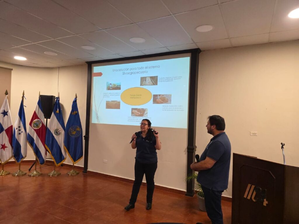 Los líderes chilenos Macarena Valdés y Marco Aceituno, contaron cómo aprovechan los recursos y apuestan a la economía circular en su granja ecológica La Pachamama, donde les tocó lidiar con una sequía que duró 12 años.