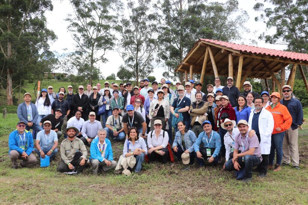 Participantes del Foro Panamericano de Bioinsumos realizan una gira técnica en el Centro de Investigación La Selva de AGROSAVIA, conociendo prácticas innovadoras para el desarrollo y aplicación de bioinsumos que promueven una agricultura sostenible en América Latina.