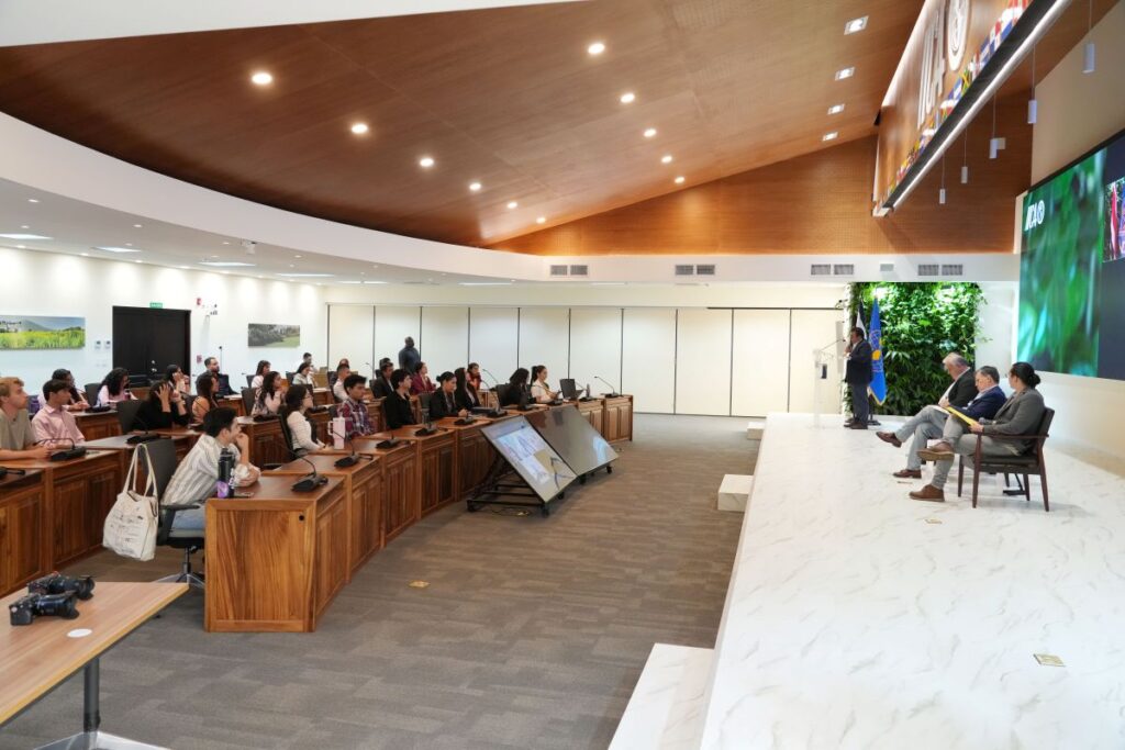 El II Encuentro de Jóvenes del Programa AgroTalento de las Américas se llevó a cabo en la sede central del IICA, en San José, Costa Rica, tuvo un formato híbrido (presencial y virtual) y participaron más de 70 personas jóvenes de esta iniciativa.