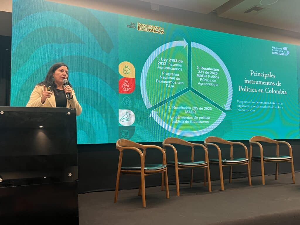 Viceministra de Asuntos Agropecuarios de Colombia presenta los principales instrumentos de política para impulsar la adopción de bioinsumos en el país durante el Foro Panamericano de Bioinsumos, organizado por el IICA y socios regionales.